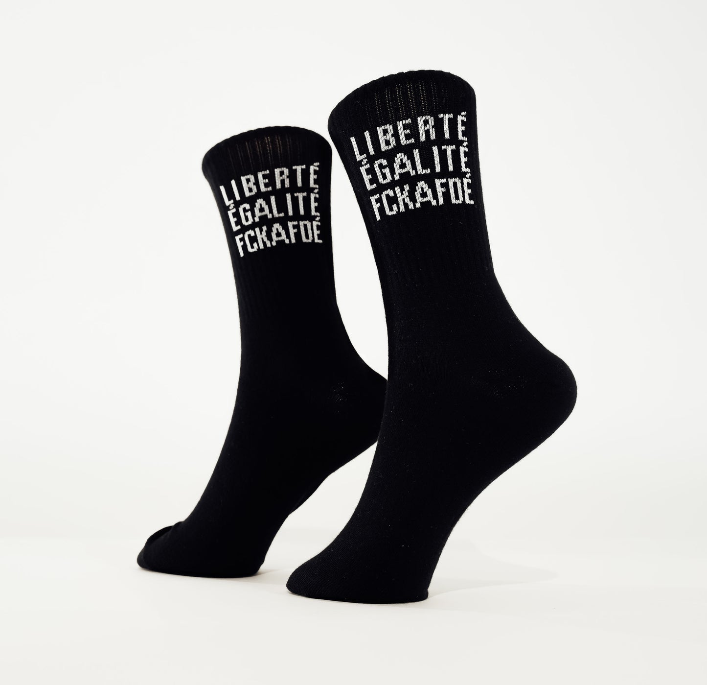 Socken arrel in schwarz mit weißem aufdruck liberté, egalité, fckafdé